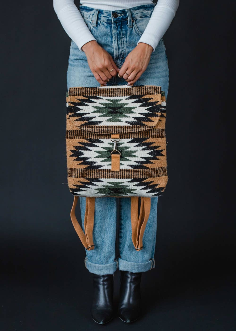 Panache Apparel Co. – Großhandel Rucksack – Damen – Brauner, schwarzer & grüner Azteken-Rucksack3