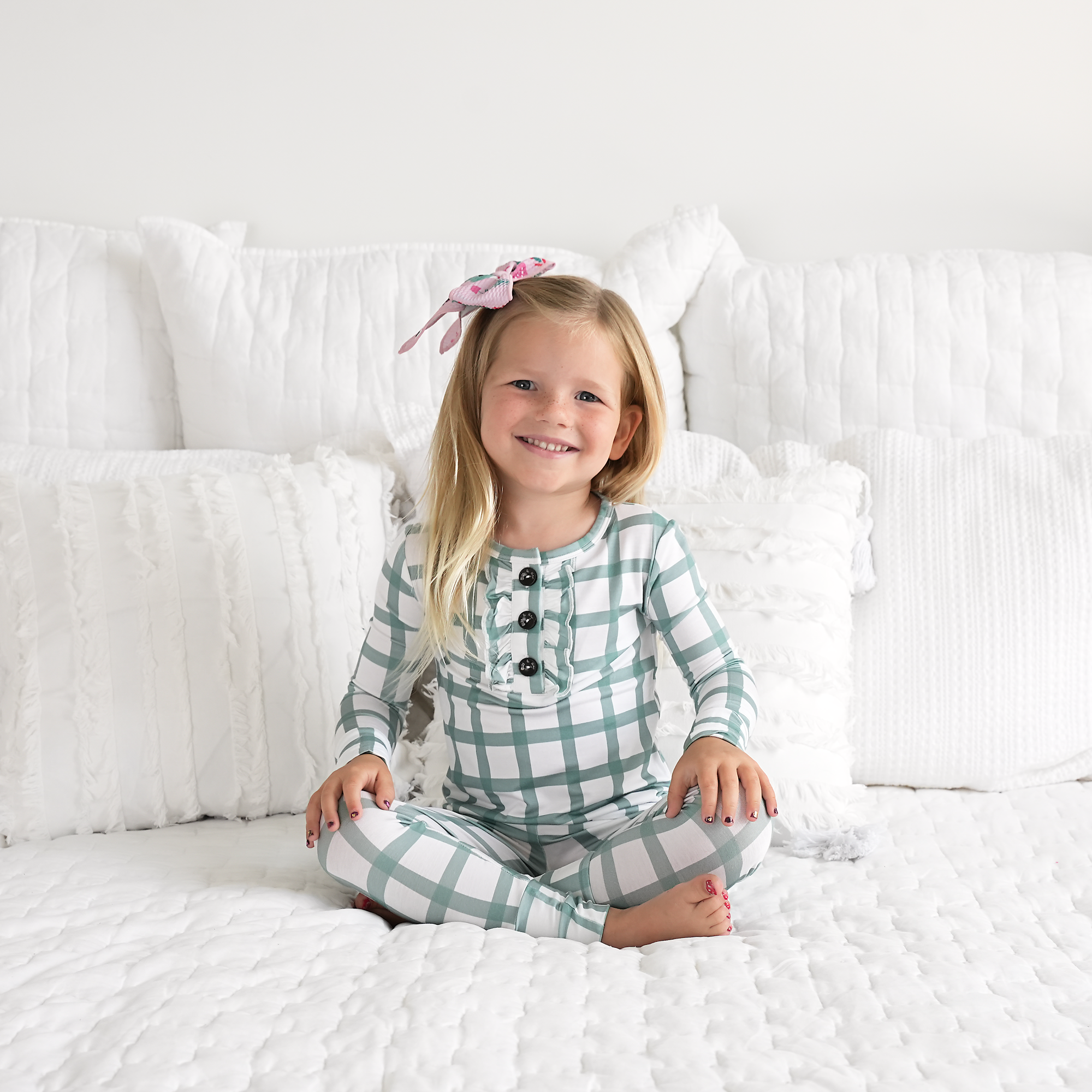 Gigi and Max – Großhandel Schlafanzug-Set – Kinder – Joy Weihnachts-Pyjama aus Bambus mit karierten Rüschen, 2er-Set, Grün 6