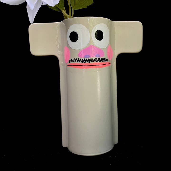 Moderner Artefakt-Gesichtsvase/Pflanzgefäß Monsieur Morton für den Großhandel von Artifacts of Joy