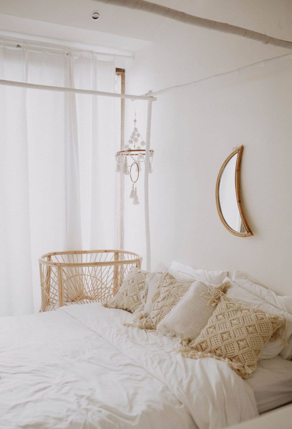 Village Thrive – wholesale Wall mirror – Luna Rattan Mirror4