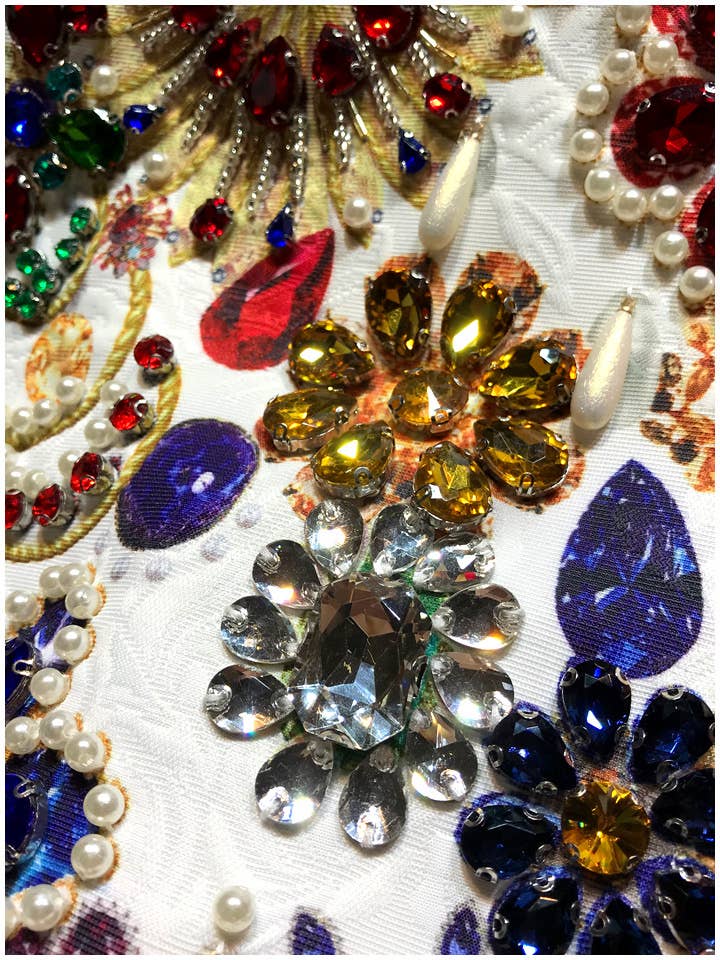 Hvid DR0170 radiant smykkesten A-formet kjole - sommer luksus for engroshandel på Faire8