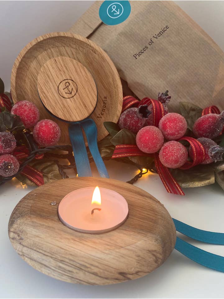 2 Cappelli da Gondoliere - San Polo 16/17 per la vendita all'ingrosso da parte di Pieces of Venice