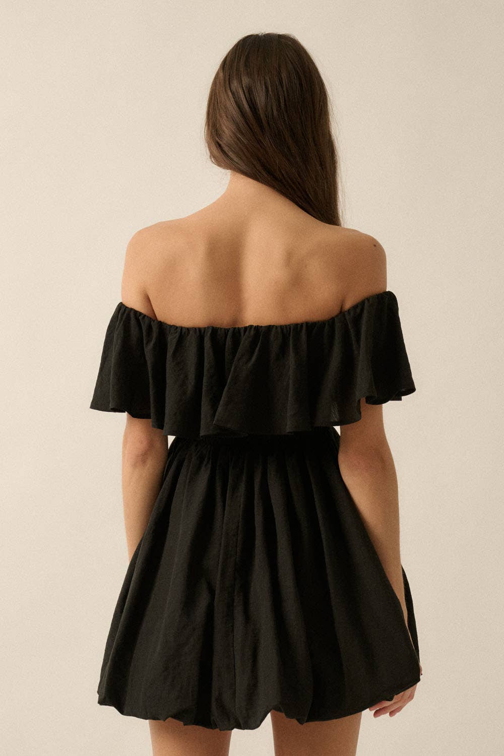 Promesa USA – Vestido - Mulher por atacado – Vestido Mini de Bolhas com Folho Sem Alças em Mistura de Linho5