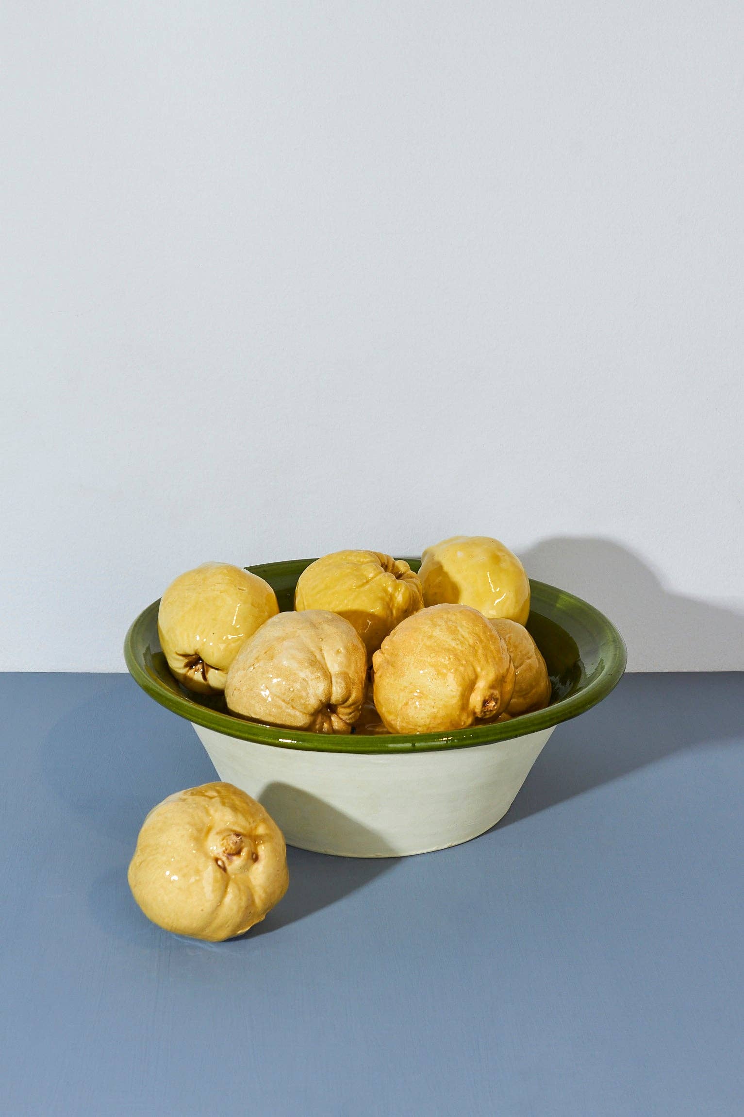 Eturel Madrid - Wholesale Decorative Tabletop Object - Glazed ceramic replica quince1