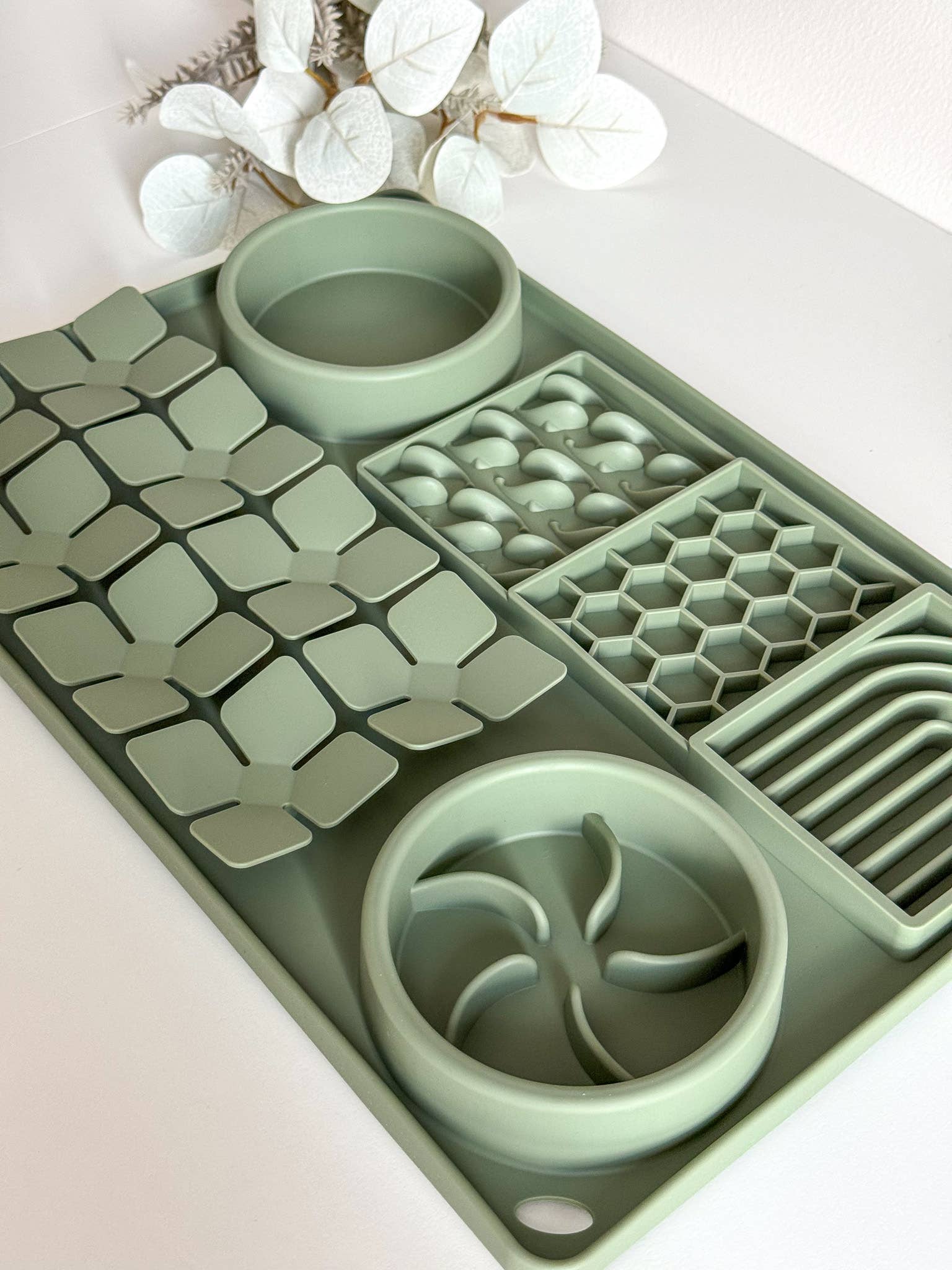 Doggotique - Wholesale Pet Food Mat - Dog - Dog feeding station, lick mat, lick mat2