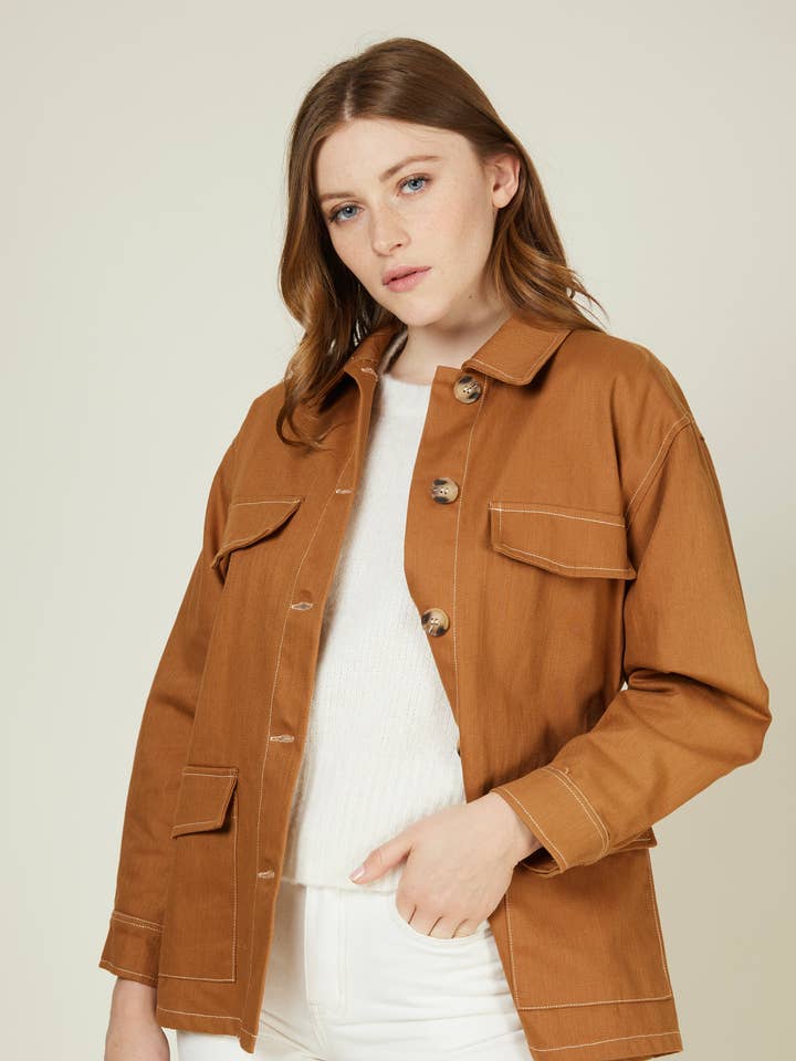 MOCA - Oversized jakke til mellemsæsonen med topsting og bælte for engroshandel hos Andy & Lucy