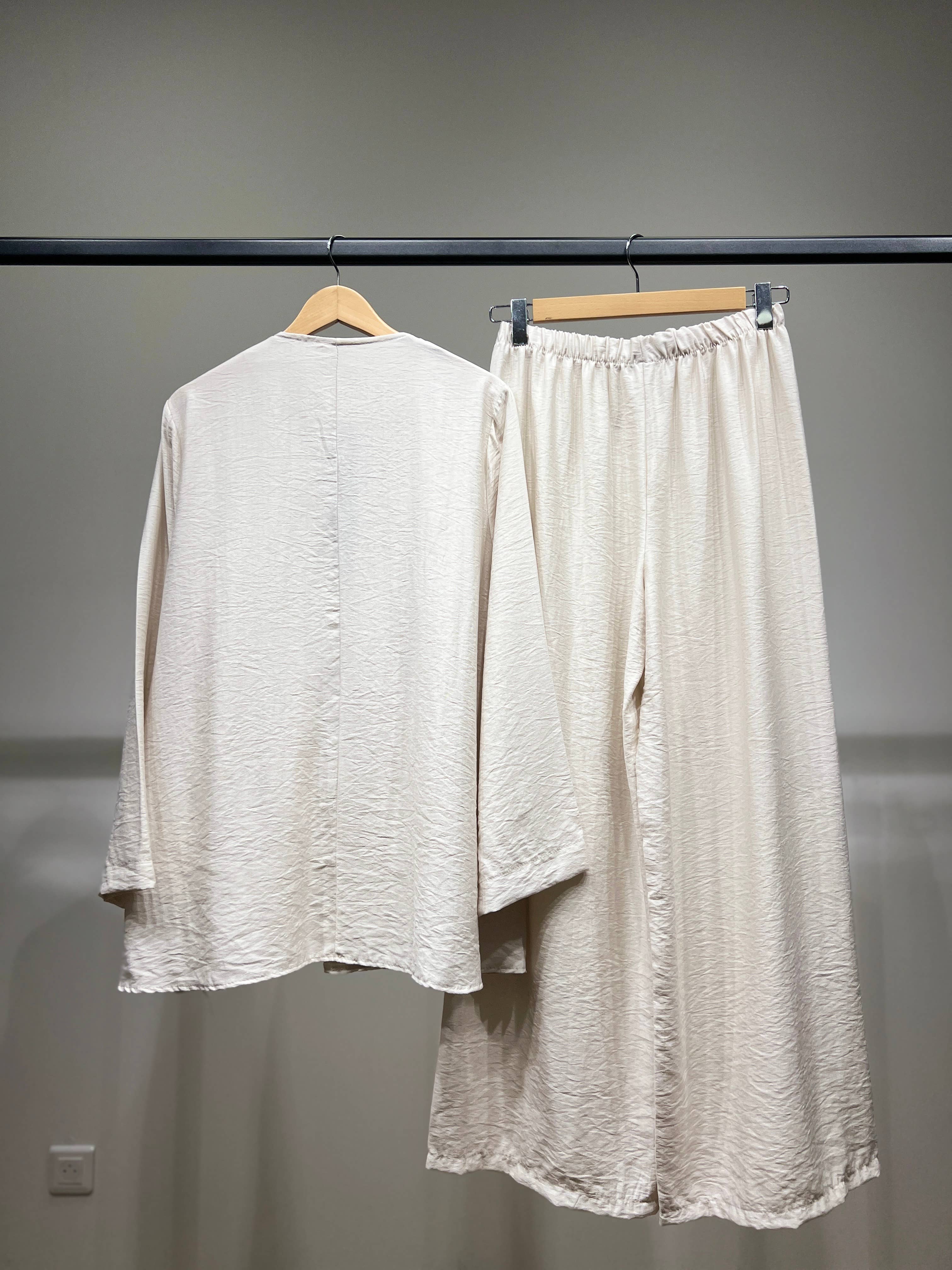 L'Emotion - Wholesale Tunic - Women's - Pleated Viscose Nylon Zip Collar Top & Pants Set15