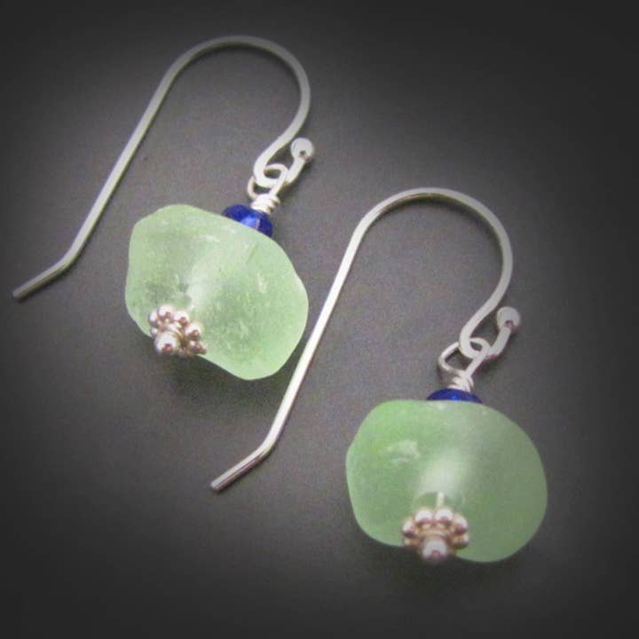 UV-glödande limegröna havsglasörhängen för wholesale av West Coast Sea Glass