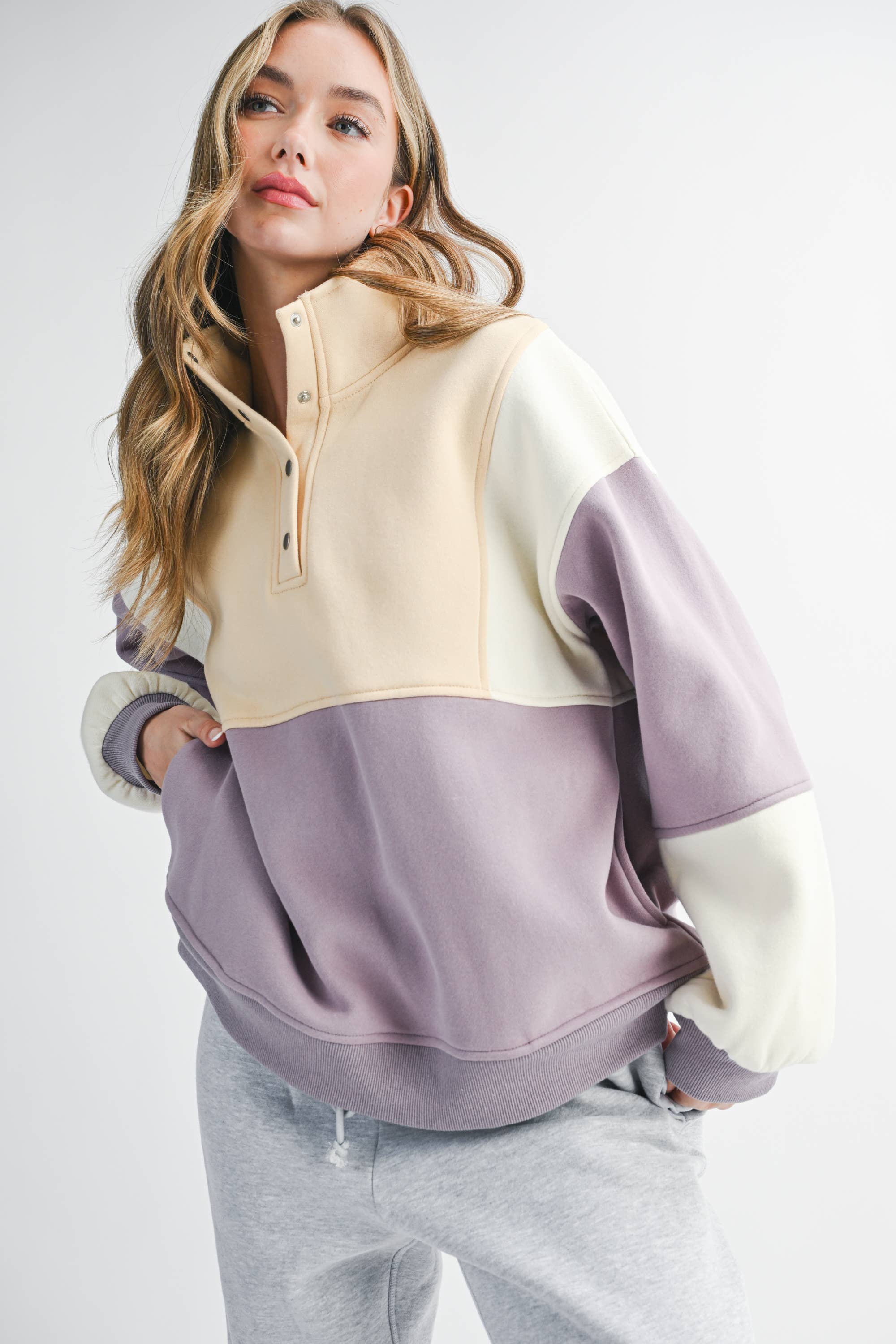 AEMI + CO – wholesale Sweatshirt - Dam – 992EK Glo colorblock-tröja med tryckknappar36