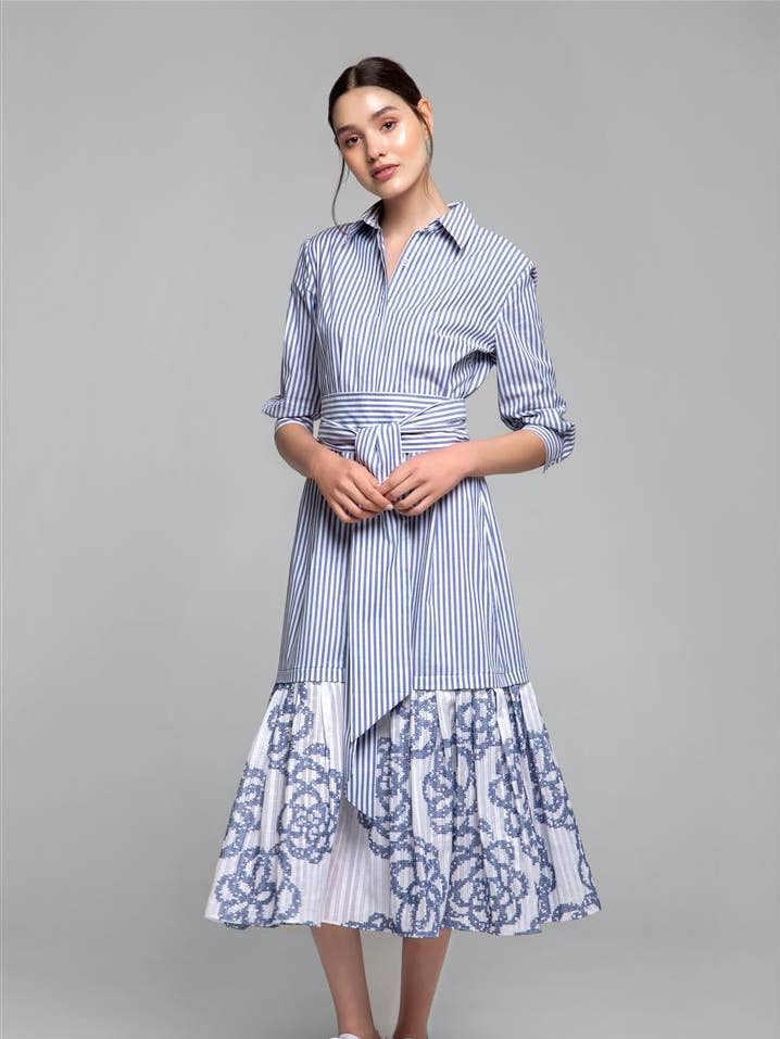 Robe-chemise à rayures ceinturée Santorini avec empiècement brodé pour la vente par RUMOUR LONDON