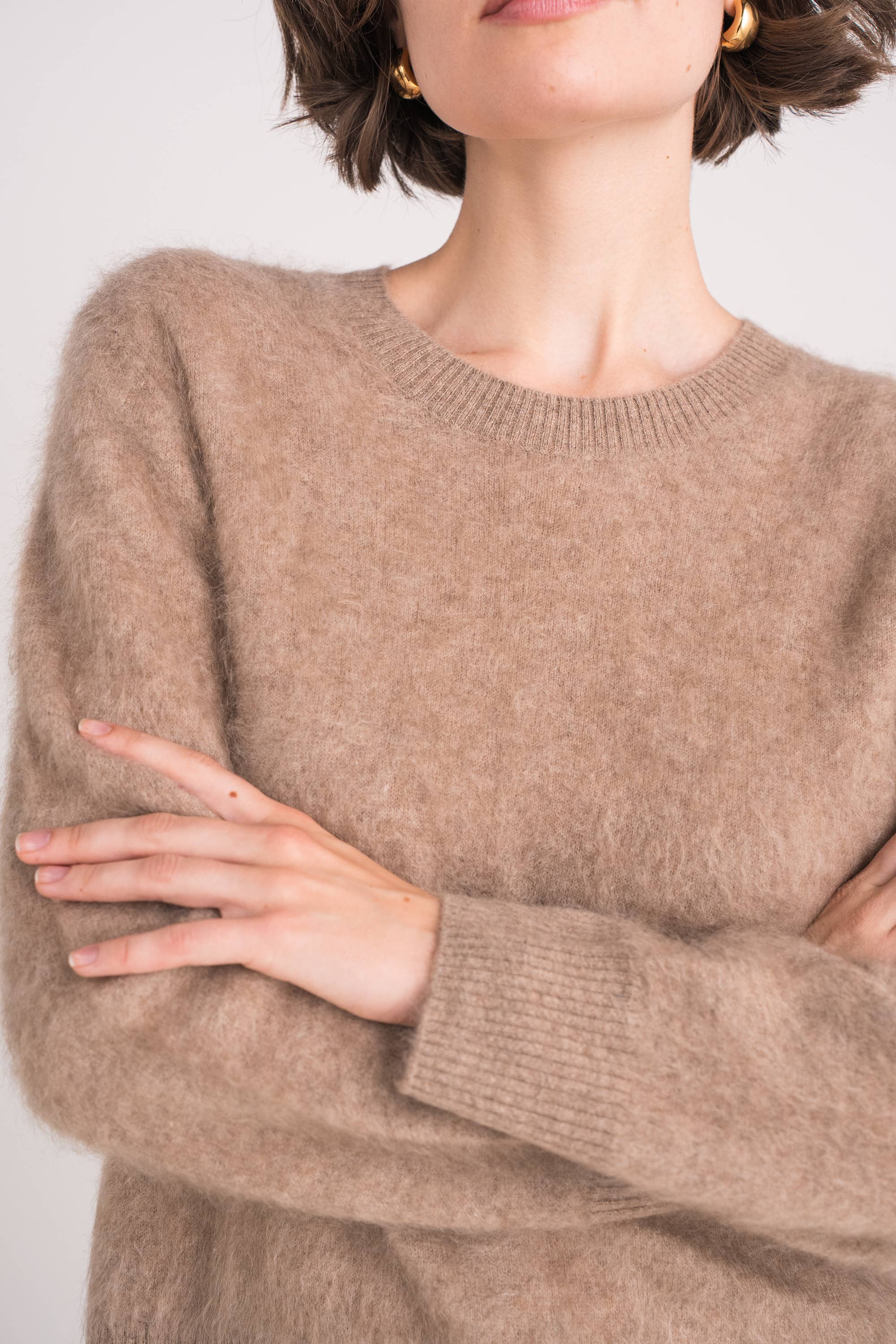 jw.atelier – wholesale Knitted jumper – Women′s – 100% brushed cashmere crew neck sweater5