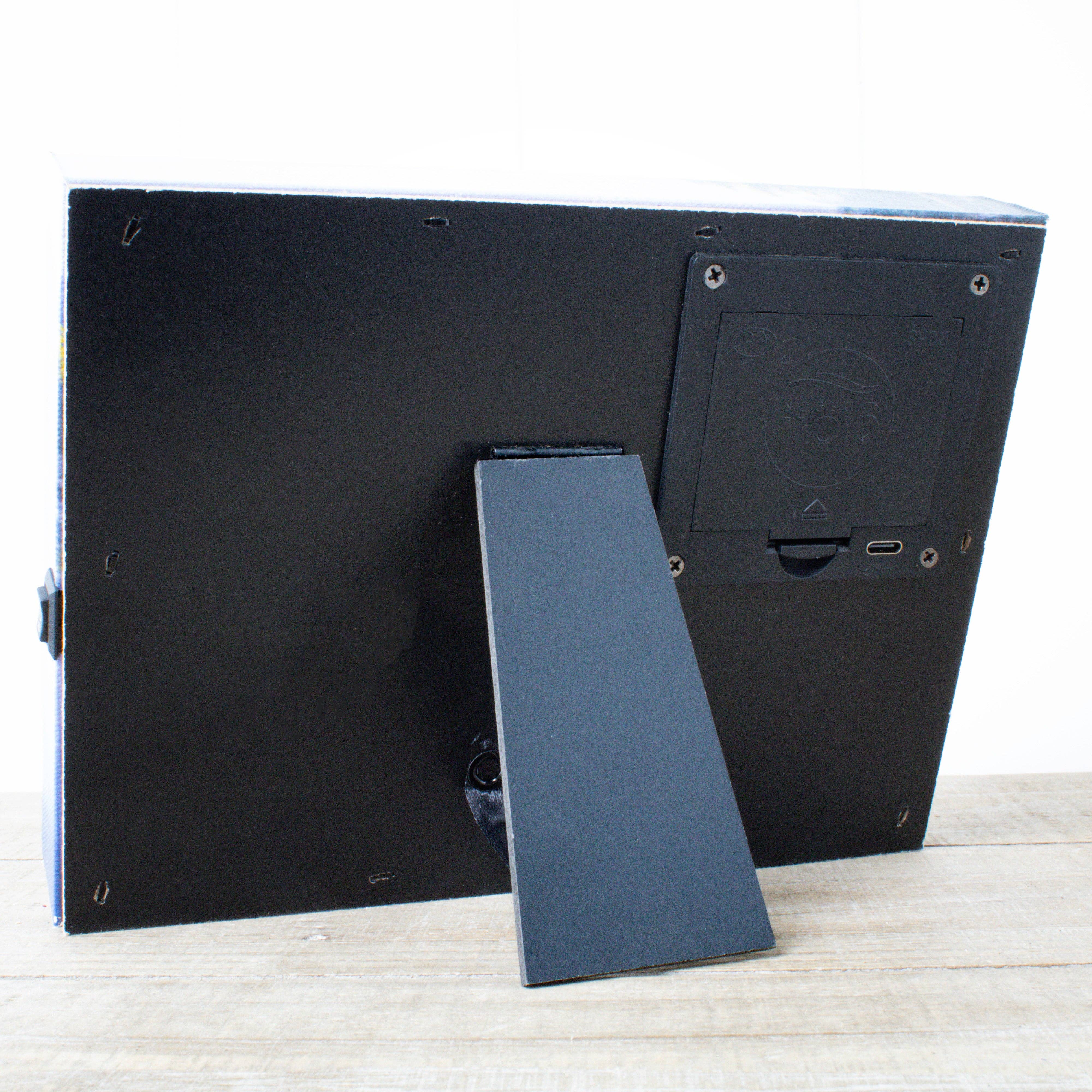 Glow Decor – wholesale Christmas decoration – Silent Night Lane 8x6 Lighted Tabletop Canvas3