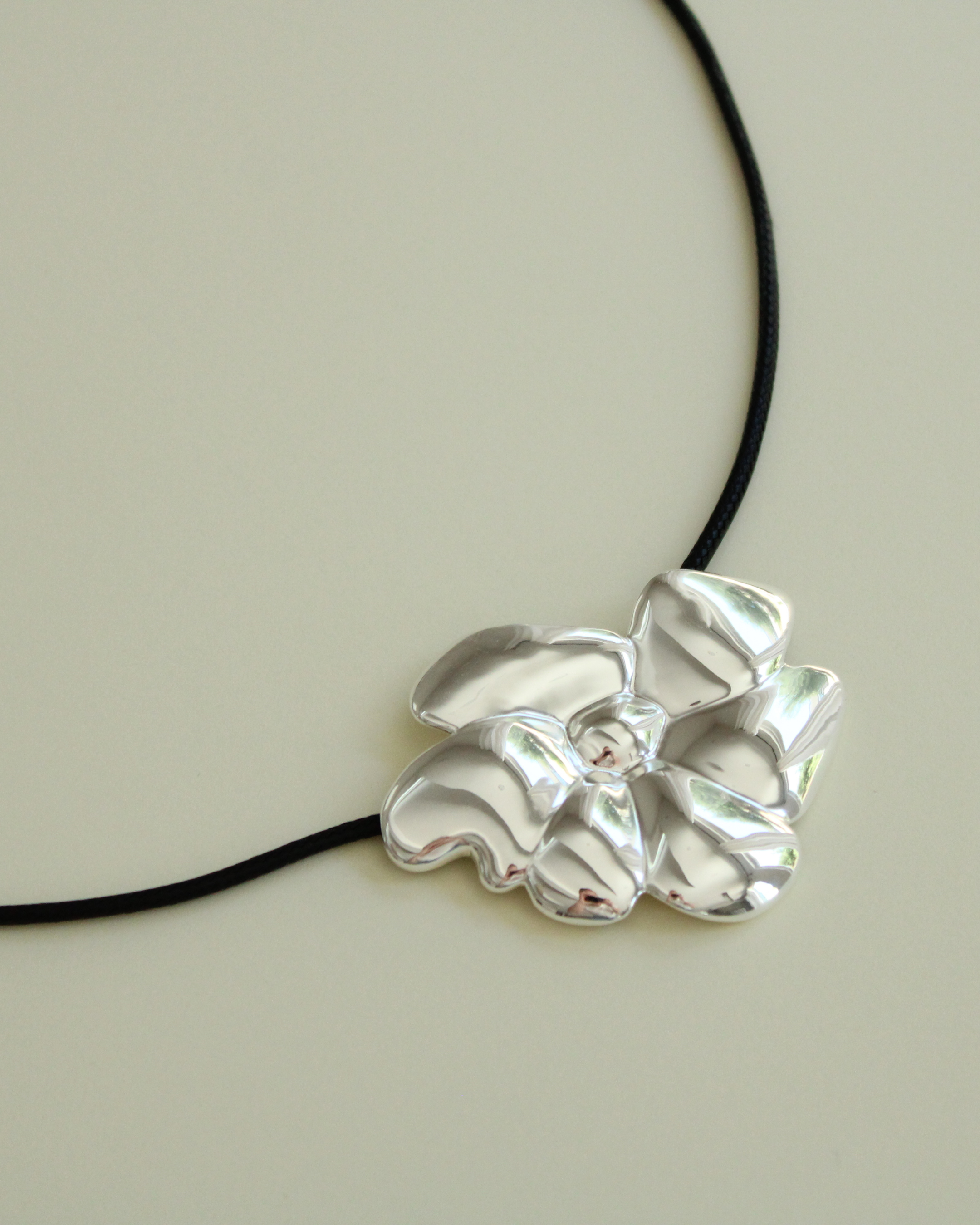 Zoila - Wholesale Pendant/Charm Necklace - Le Fleur Pendant5