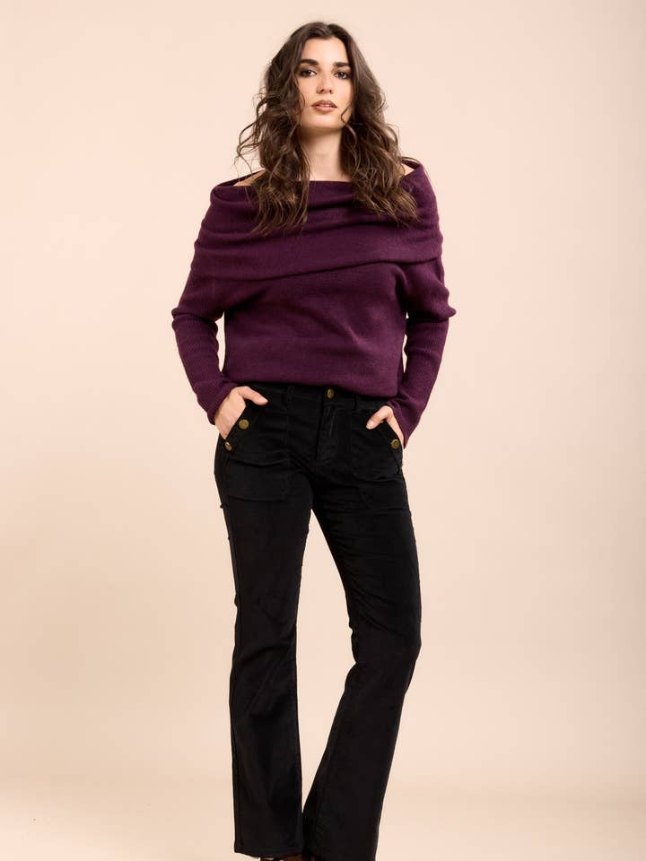 Toxik3 fløjlsbukser med svaj og gulddetaljer på knapperne for engroshandel hos Toxik3