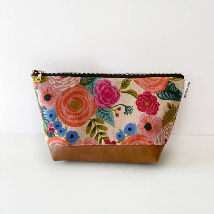 September Skye Bags & Accessories - Wholesale Makeup/Cosmetic Bag - Makeup bag in rifle paper in Juliet cream