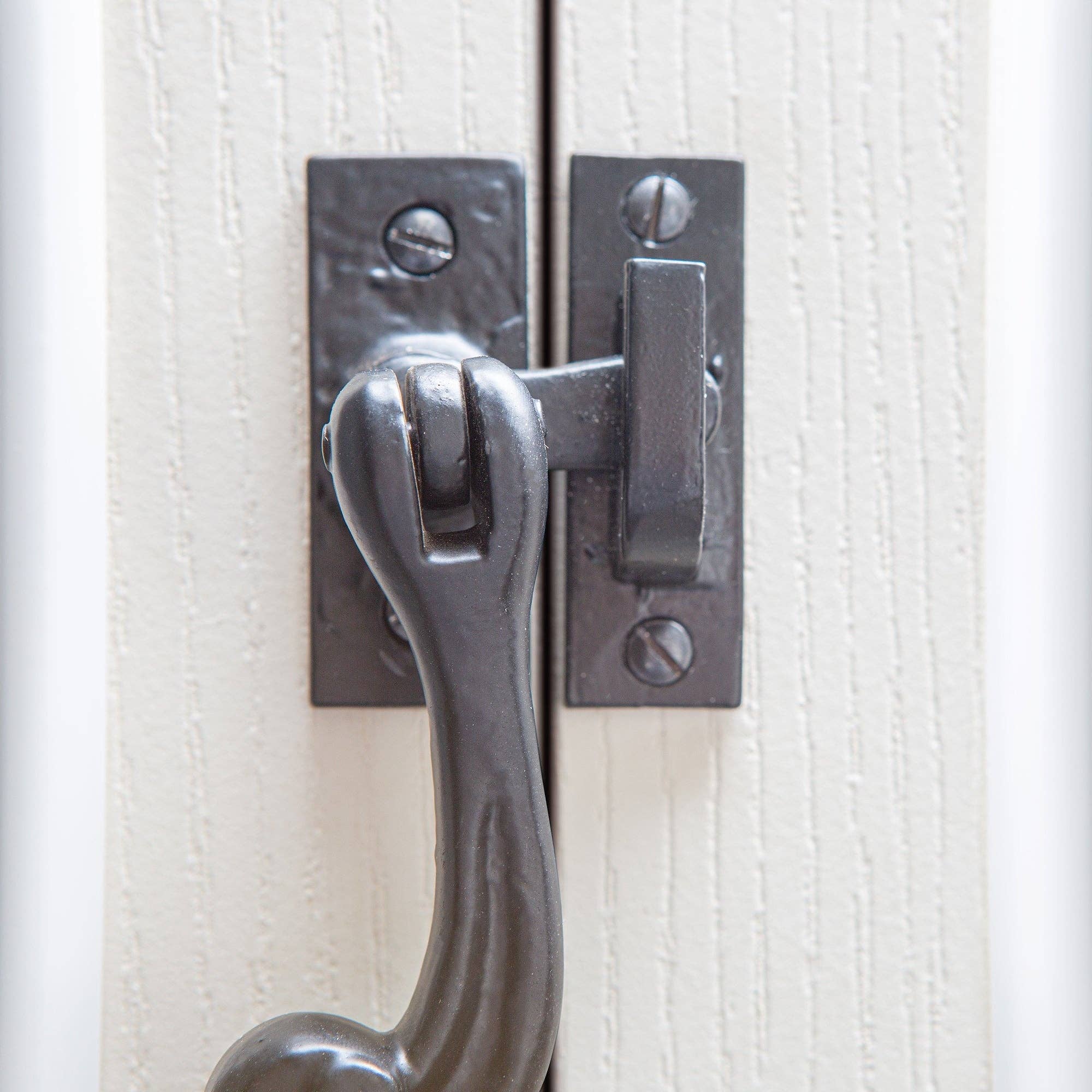 Rinkit Ltd – wholesale Knob/pull – 90mm Right Hand Black Rustic Window Fastener  Hammer & Tongs5