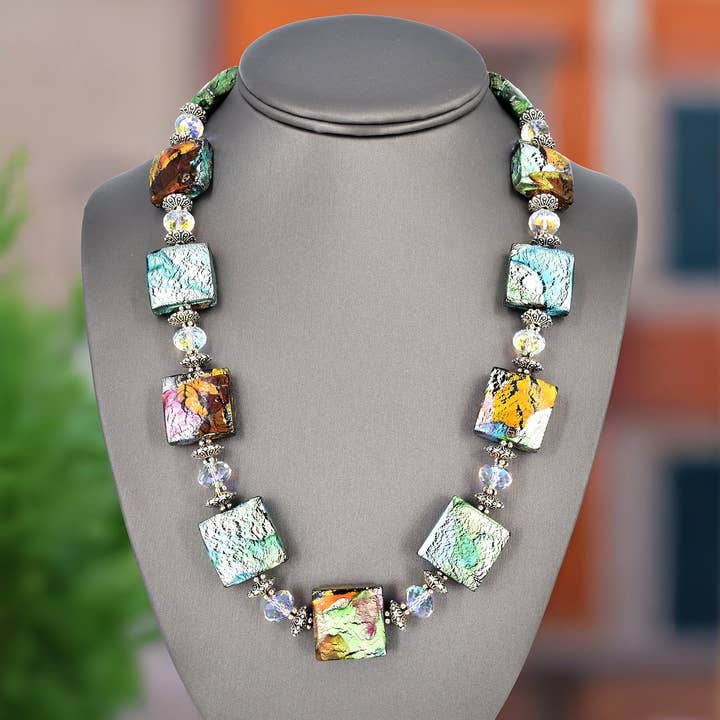 Colar de contas de vidro italiano grande multicolorido de Murano com cristais austríacos brancos por atacado de Viktoria Simonë