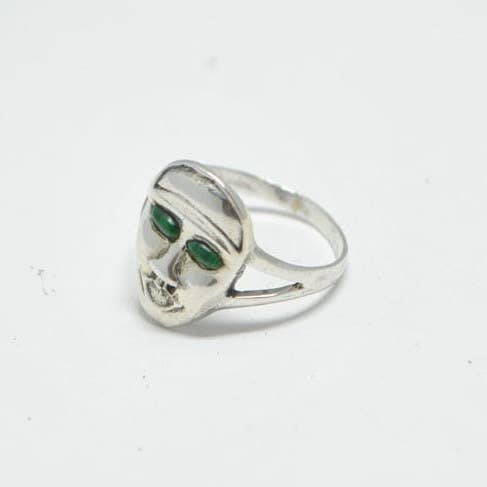 Anello con volto in argento 925 e malachite per la vendita all'ingrosso da parte di Iroquoise