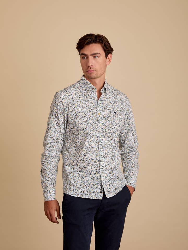 Chemise homme blanche longues manches avec citrons jaunes pour la vente par J&JOY