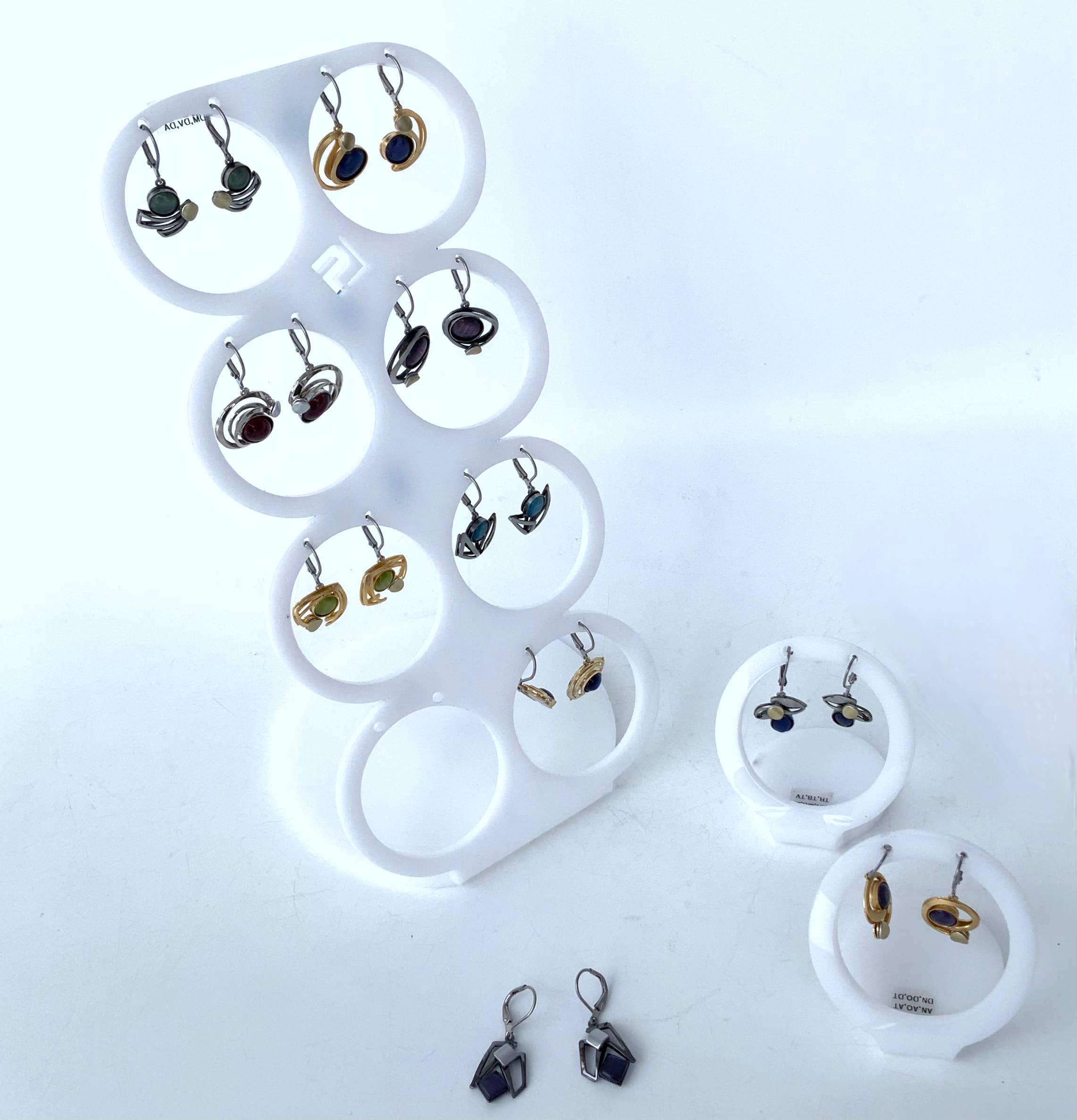 Christophe Poly / Crono Design – Engroshandel Smykkesæt – ØRERINGE Forpakning (DX8.1) - 12x LeverBack Øreringe & Gratis Displays0