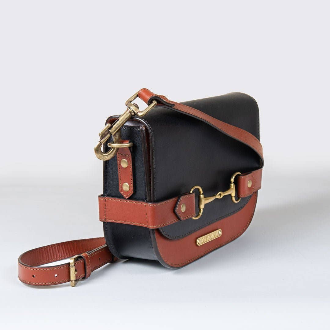 URBAN-EQUESTRIAN - Vendita all'ingrosso Borsa a tracolla - Donna - Saratoga - Borsa a tracolla di lusso in pelle con morsetto per cavallo in cognac su nero4