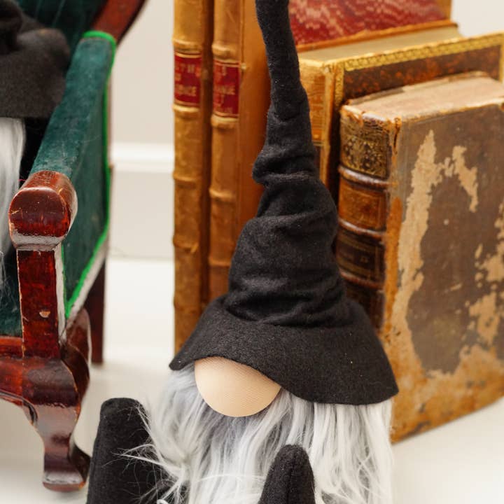 Gnomevillestudios - Wholesale Decorative Figurine - Black- Librarian wizard gnome