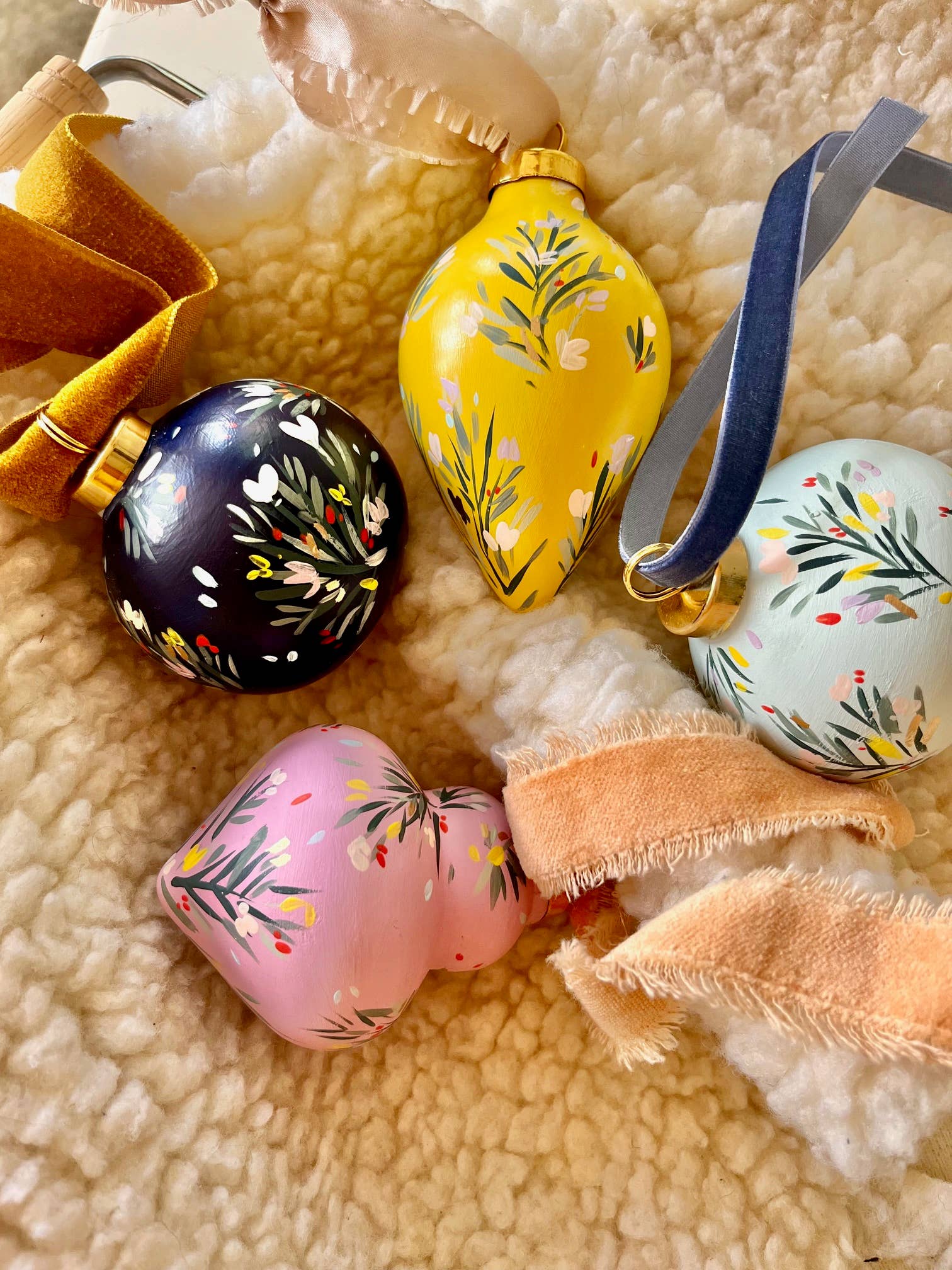 Wildsky Studio - Vente Objets de décoration - Ensemble de décorations peintes à la main (4 couleurs)1