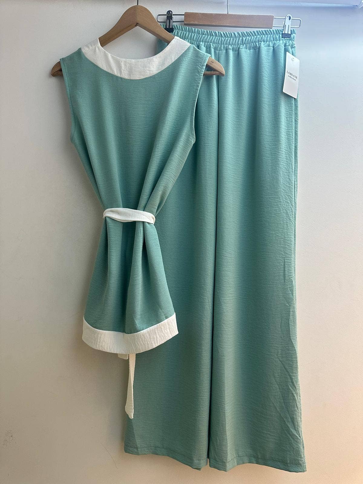 LORIANE – Conjunto de top e calça (roupa NÃO Casual) - Mulher por atacado – Conjunto bicolor com colete e calça reta e ampla6