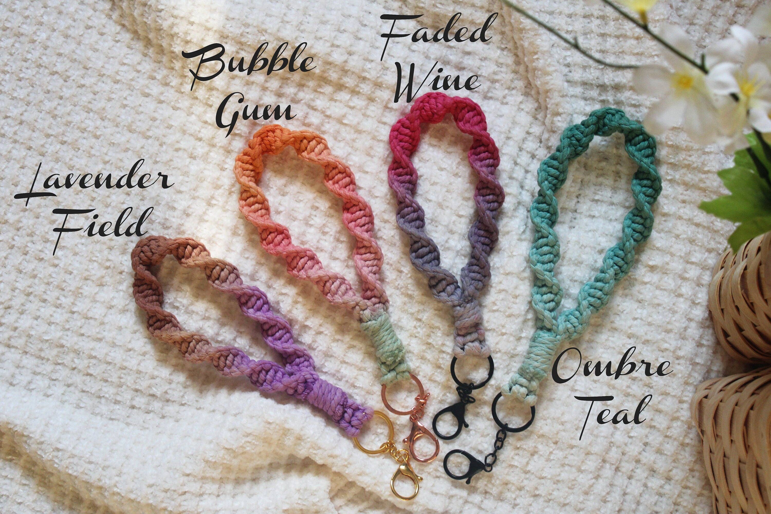 Handmade By Uruba - Vendita all'ingrosso Bracciale portachiavi - Portachiavi da polso in macramè colorato a mano con sfumature7