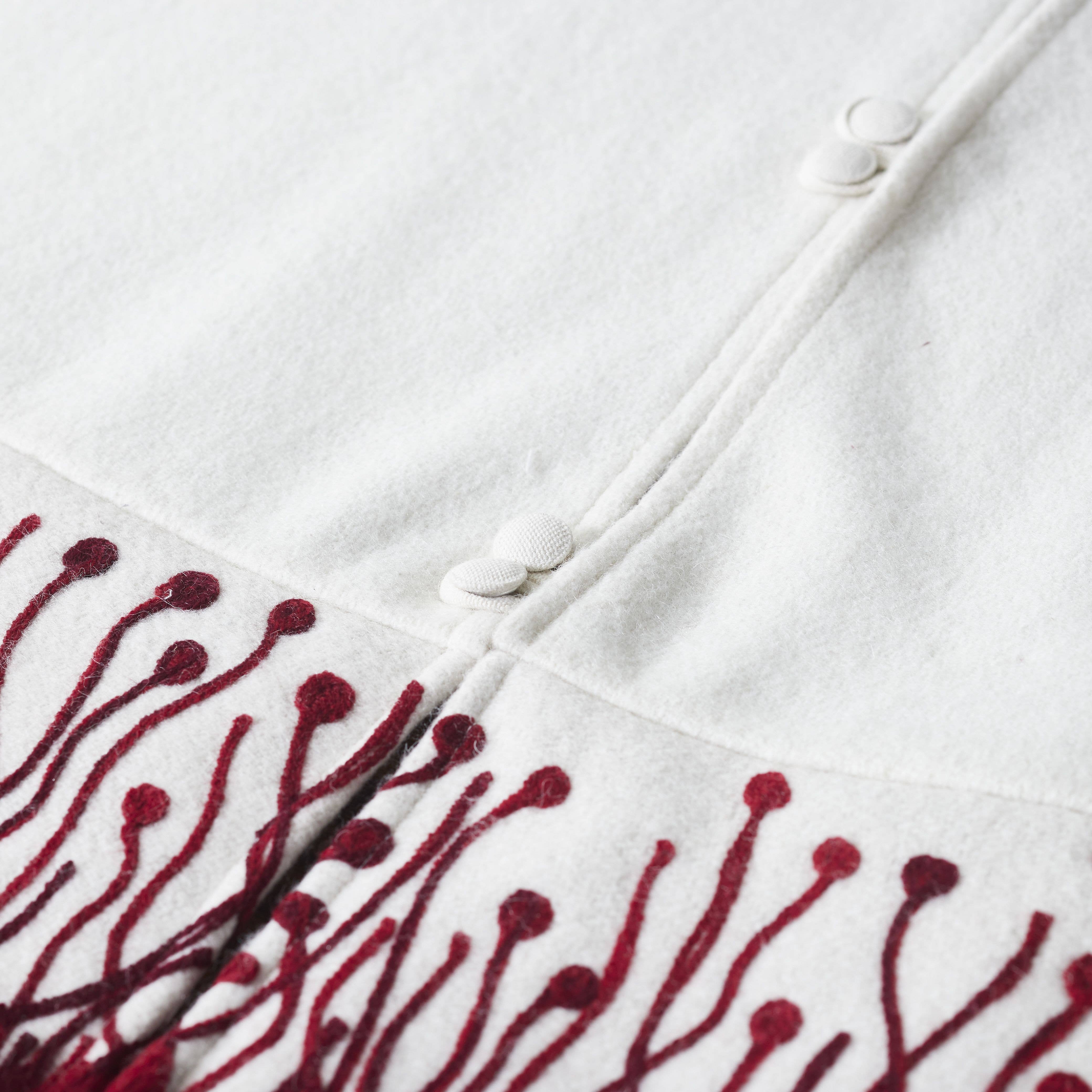 Arcadia Home – wholesale Tree skirt – Wool Flora Cream with Red Border Christmas Tree Skirt2