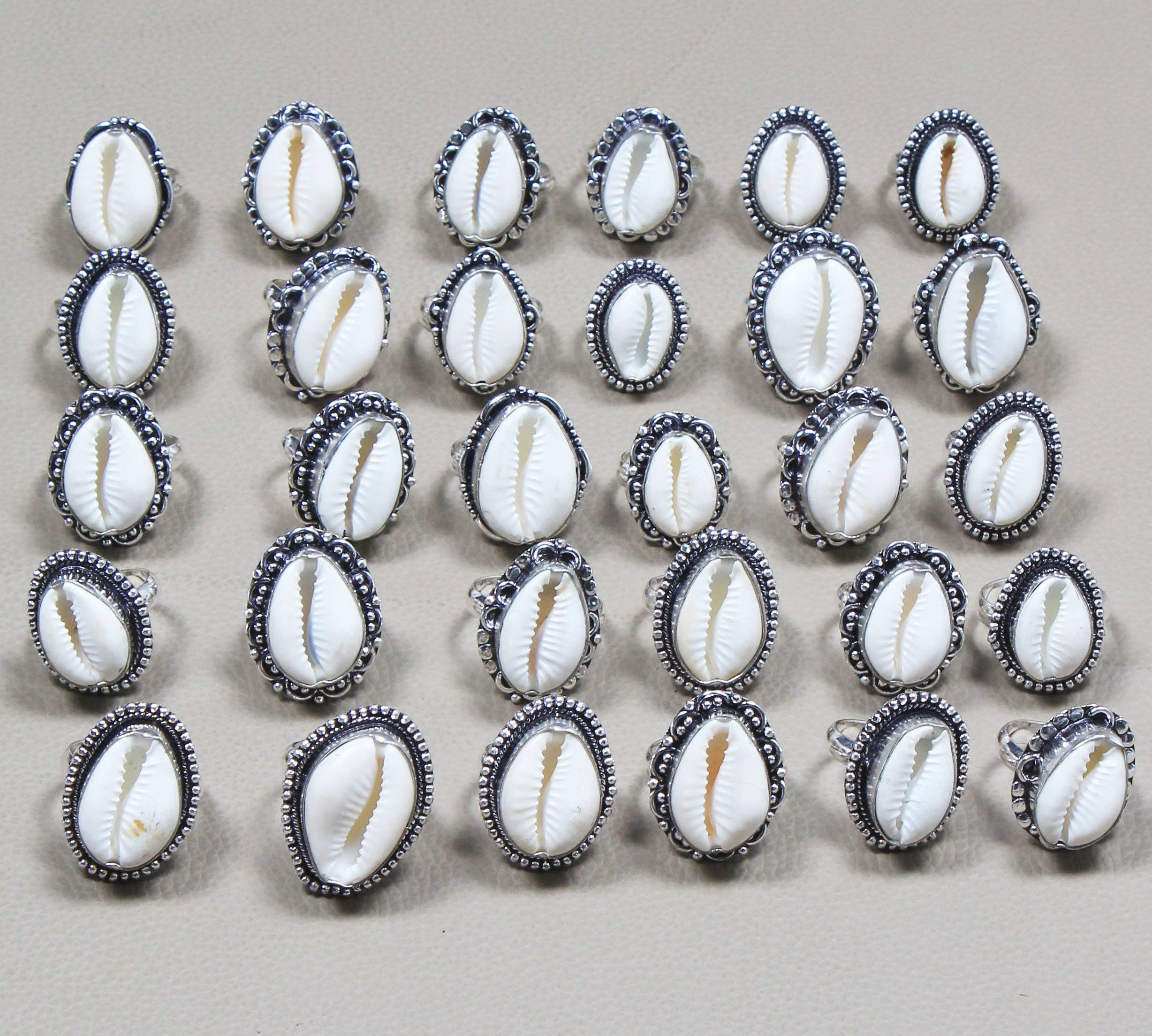 Handmade Jewels – Großhandel Cocktail-/Statement-Ring – Kaurischnecken-Gemstein-Handgemachte Ringe für Frauen Schmuck Kaurischnecken-Kristallringe für Großverkauf3