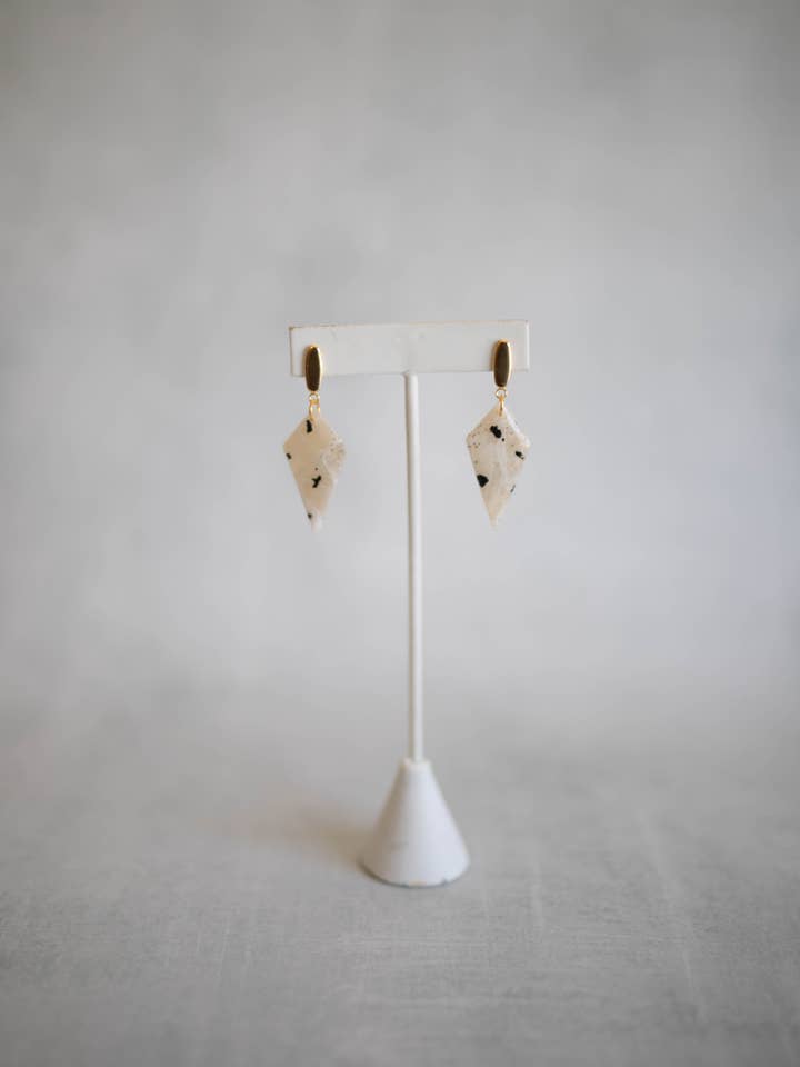 Kelsey (pierre dalmatienne) pour la vente par Delta Jewelry