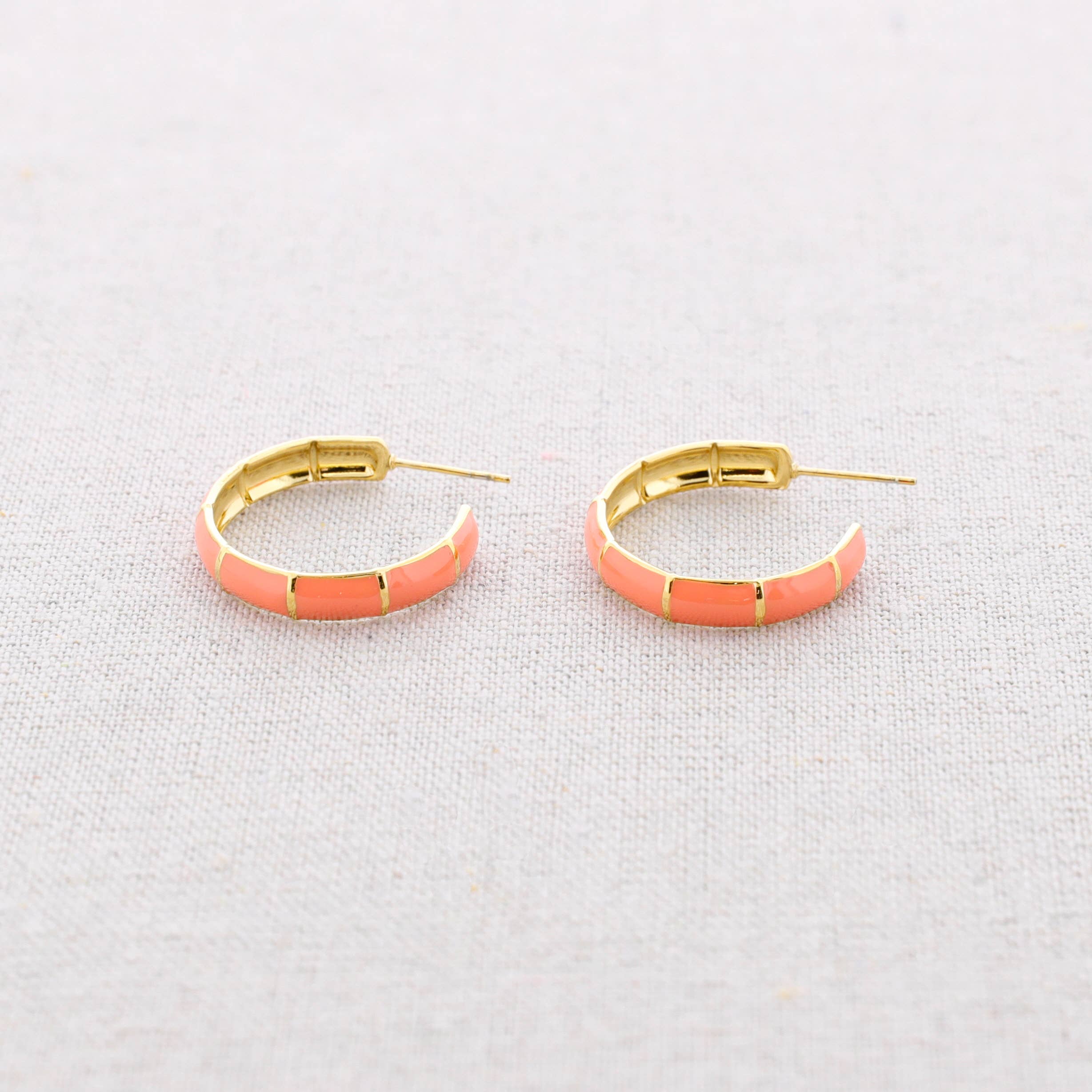 Koralle 2,7 cm große Creolen aus emailliertem Stahl für den Großhandel auf Faire0