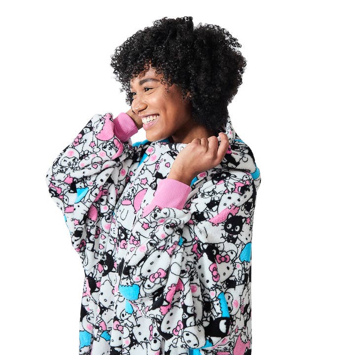 Bioworld Merchandising - Wholesale Throw Blanket - Hello Kitty & Friends Hoodie Blanket