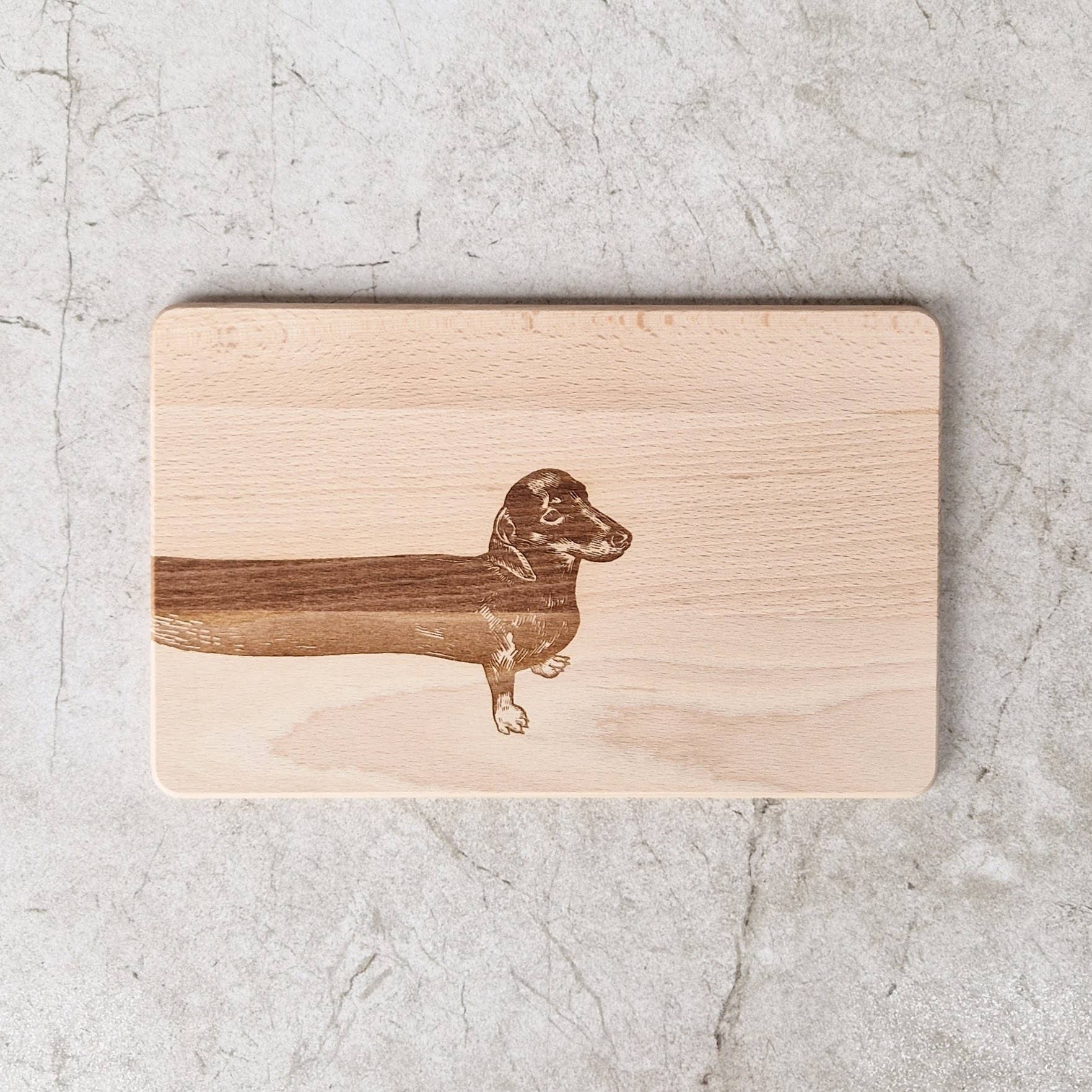 Nice Home Design - Vendita all'ingrosso Candele votive - Tagliere in legno con incisione di bassotto