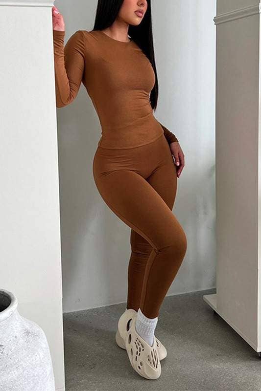 Queen Fashion - Vendita all'ingrosso Completo top e pantaloni (NON loungewear) - Donna - set camicia aderente e collant9