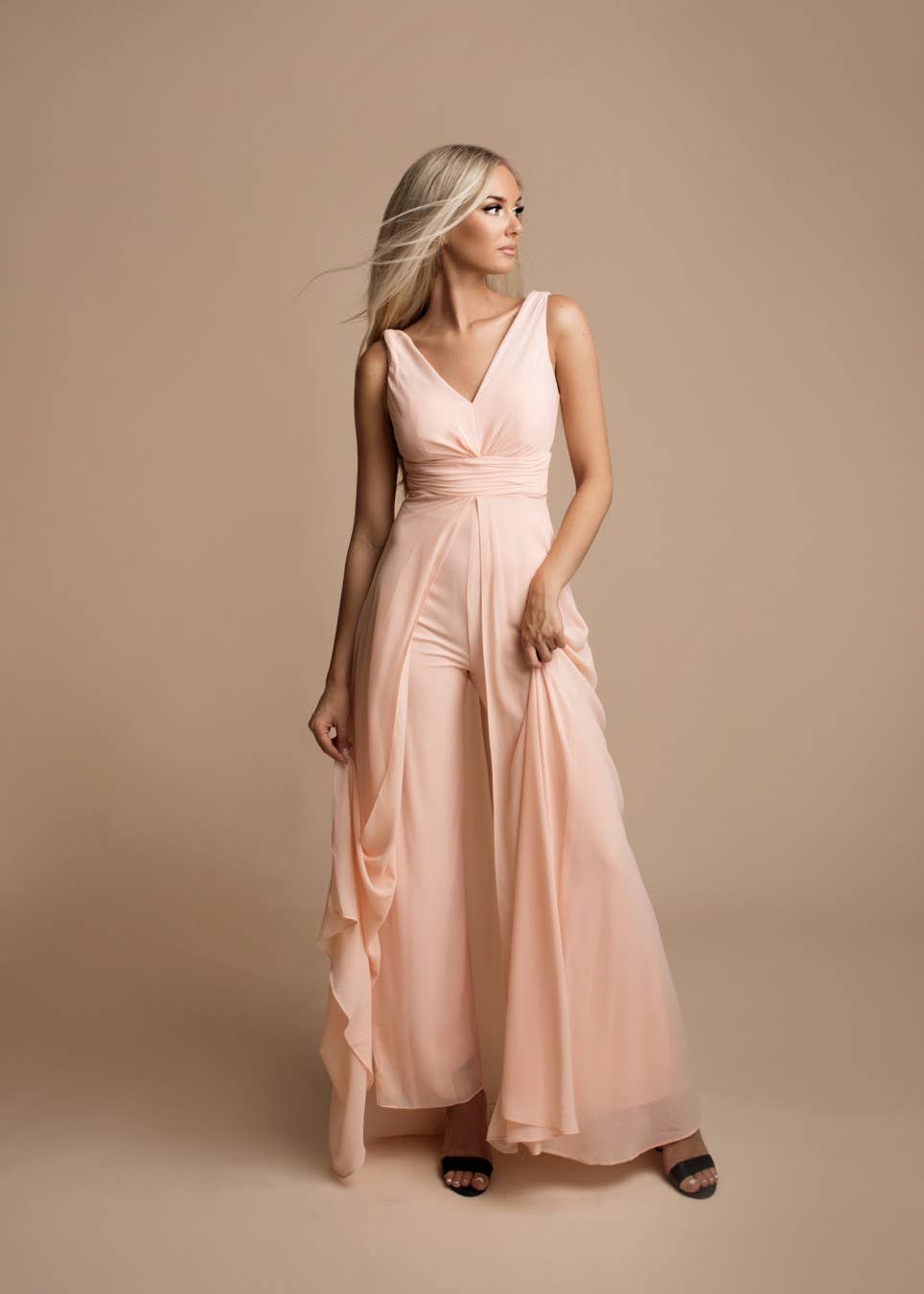 Eva & Lola - Epsilonn – Großhandel Abendkleid – Damen – Jumpsuit-Kleid mit tiefem V-Ausschnitt19