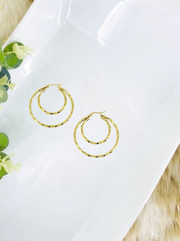 Sabrina Hoops pour la vente par Magnolia & Peach Jewelry Boutique, LLC