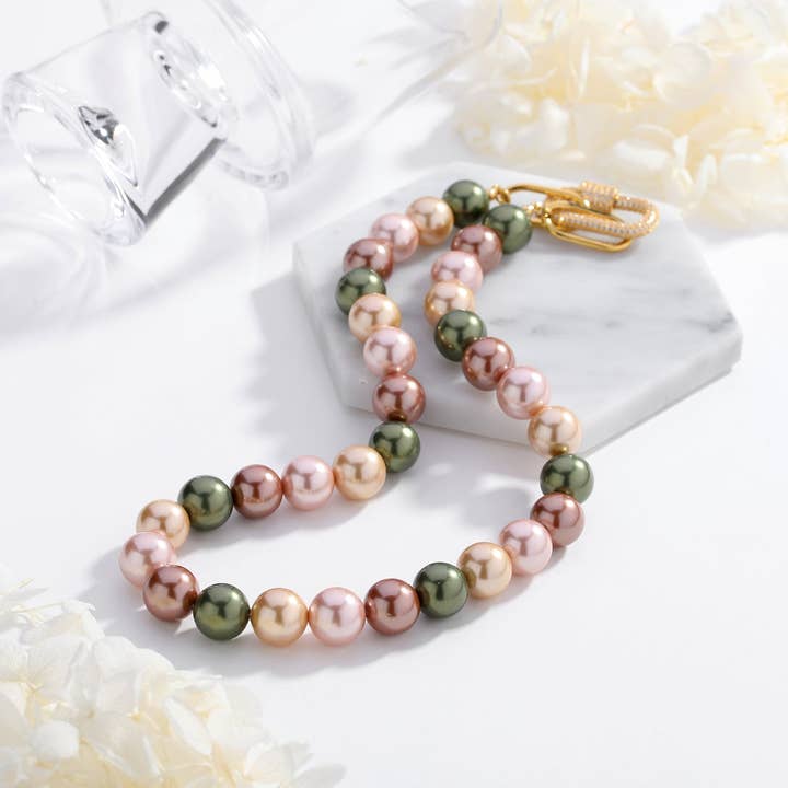 Classicharms - Venta al por mayor Collares de cuentas/perlas - Collar de perlas en forma de concha dorada con cierre de mosquetón con gemas incrustadas3