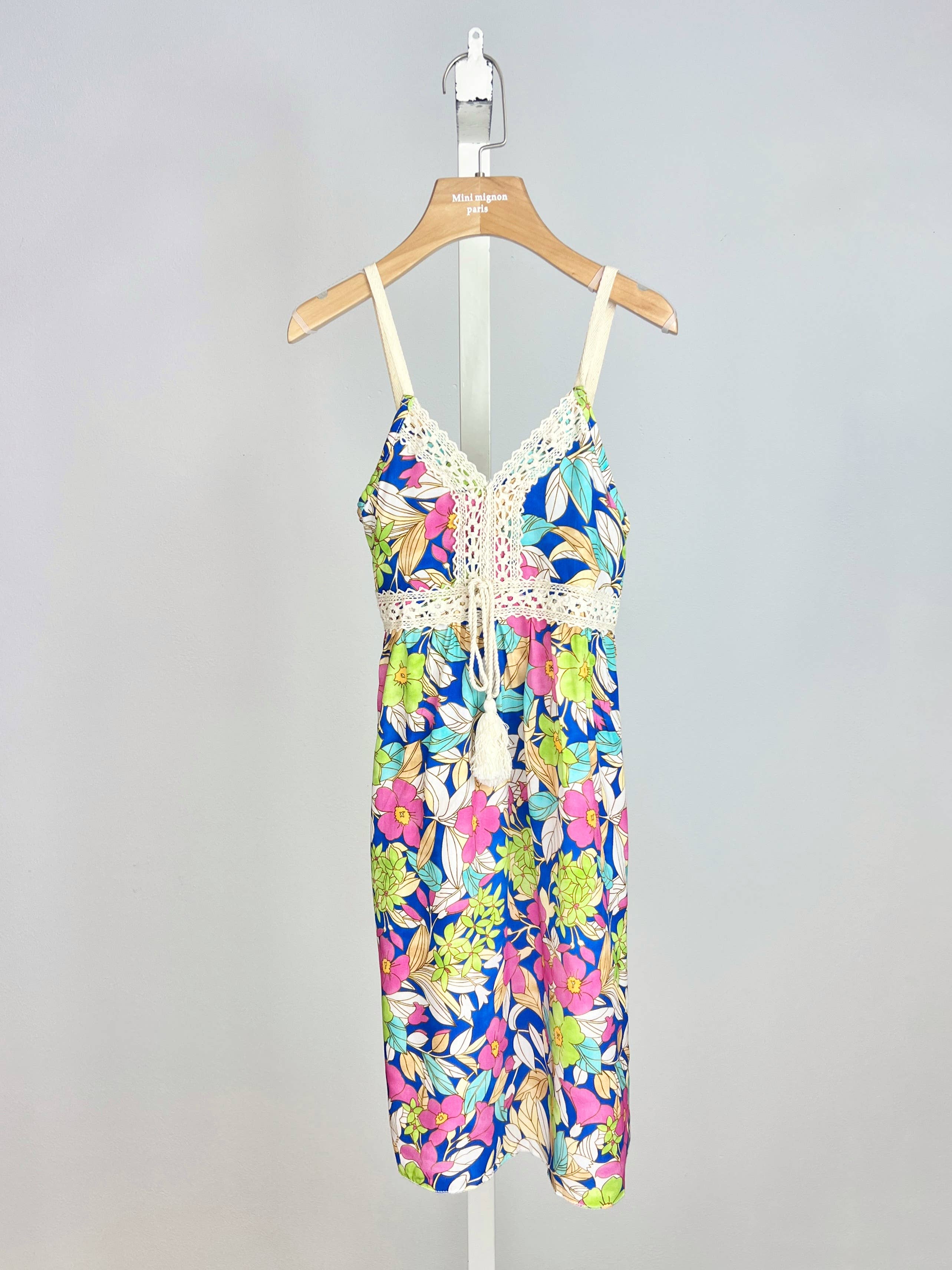 MINI MIGNON PARIS – wholesale Dress – Kids – Bohemian floral dress with lace and adjustable straps for girls3