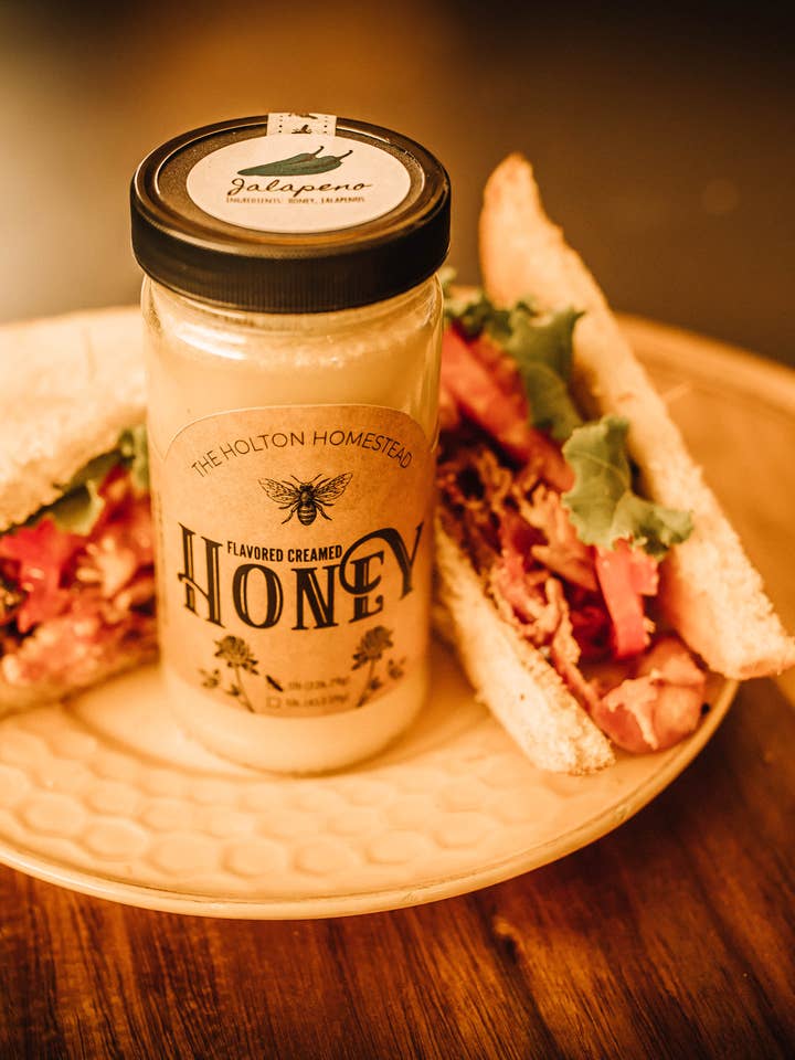 Miel crémeux Jalapeno pour la vente par The Holton Homestead