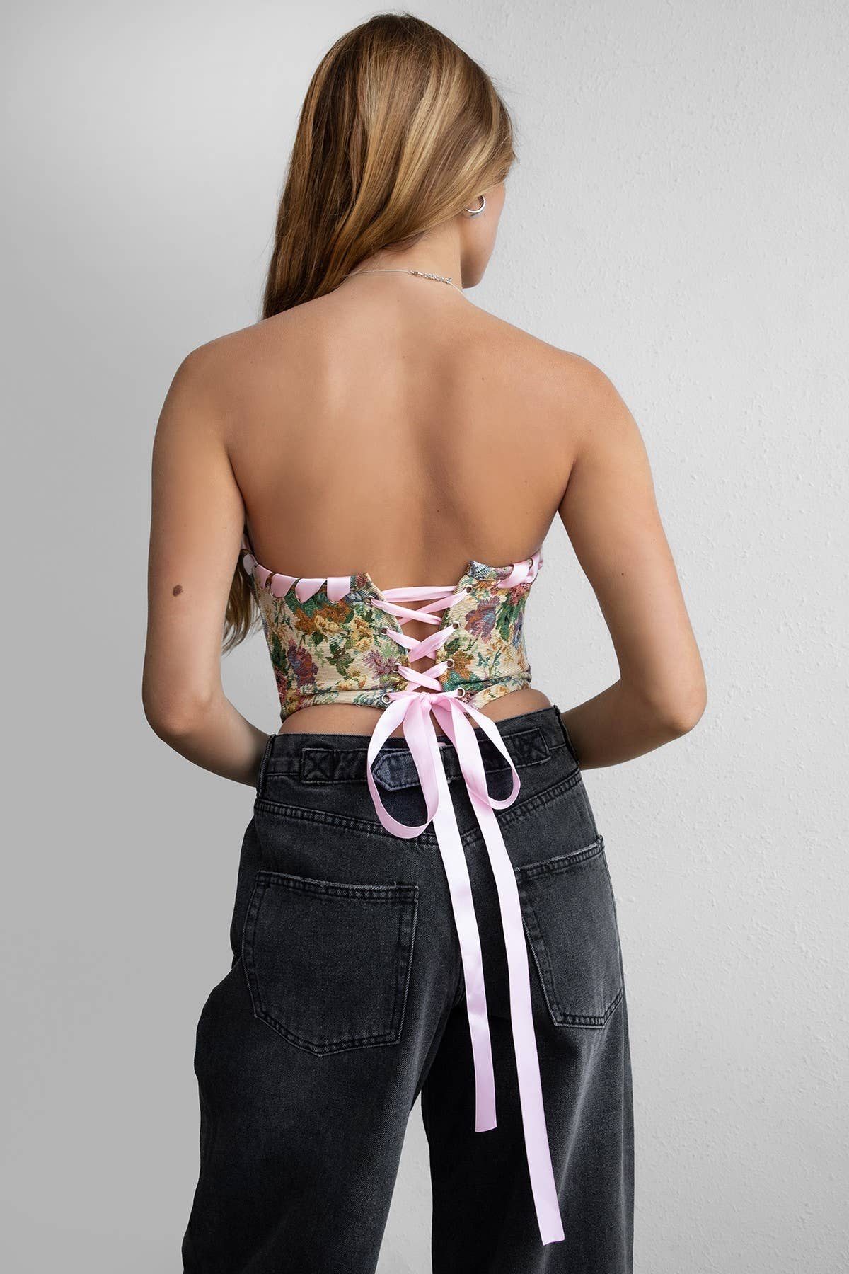 MULTI TICTOC BAILEE geborduurde corsettop met contrasterende satijnen details voor groothandel op Faire2