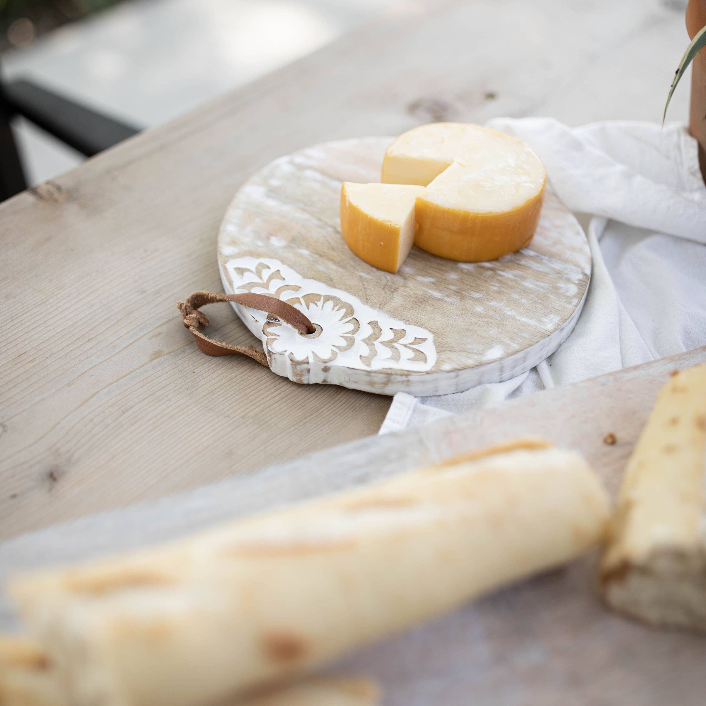 Foreside Home & Garden - Wholesale Cutting Board - Charlotte Small Round White Wood Cutting Board7