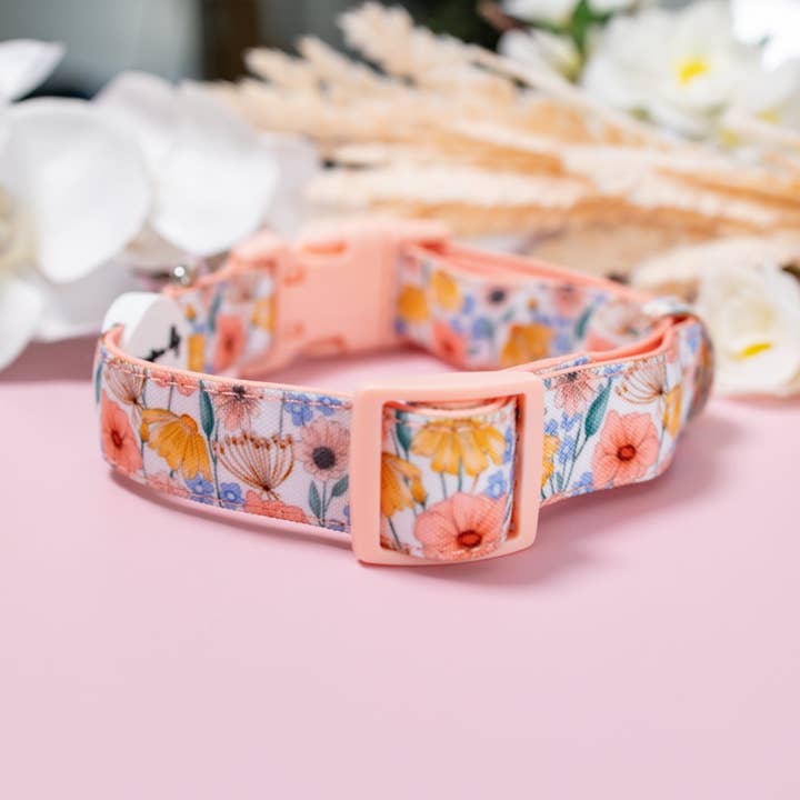 Dizzy Dog Collars – wholesale Halsband - Hund – Peachy Posies hundhalsband | Canvas och neopren hundhalsband