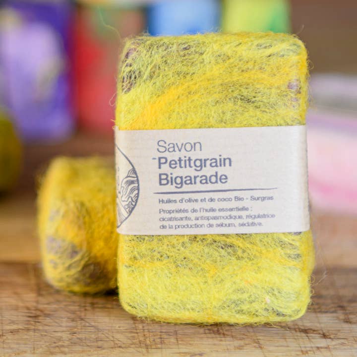 Felted, foaming and exfoliating soap for wholesale by Savonnerie de la Buèges