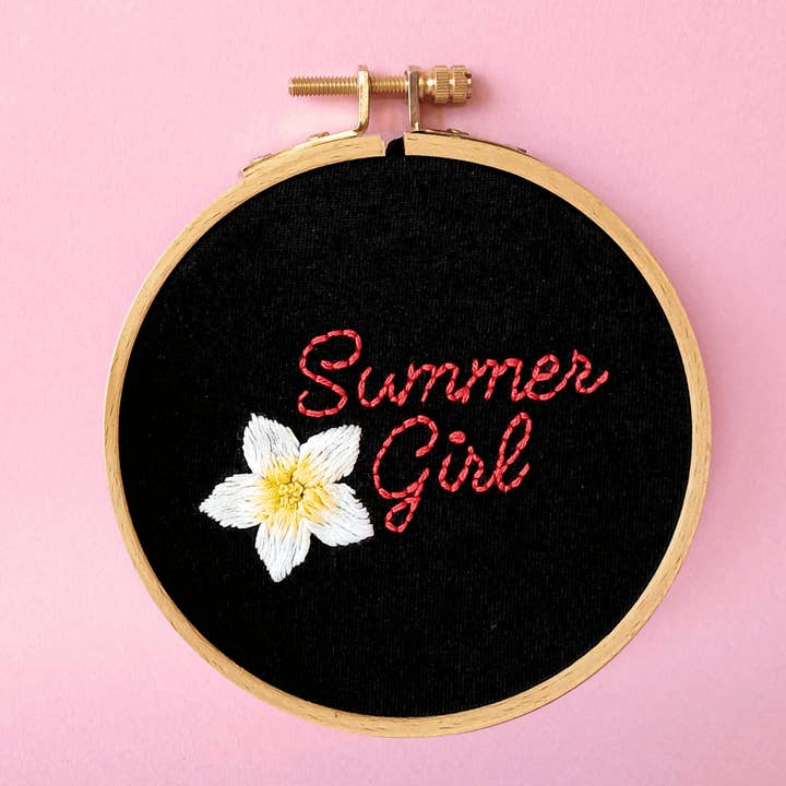 Kit de broderie Summer Girl pour la vente par Mellow