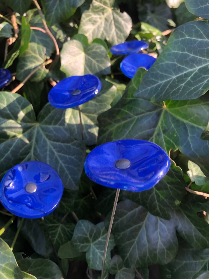 Small Glass Flower For Outside In L.Blue for wholesale by CARNEOL GLASS