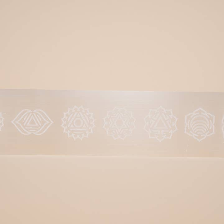 Plaque de chargement Chakra Selenite pour la vente par Eat.Read.Love.Inc.