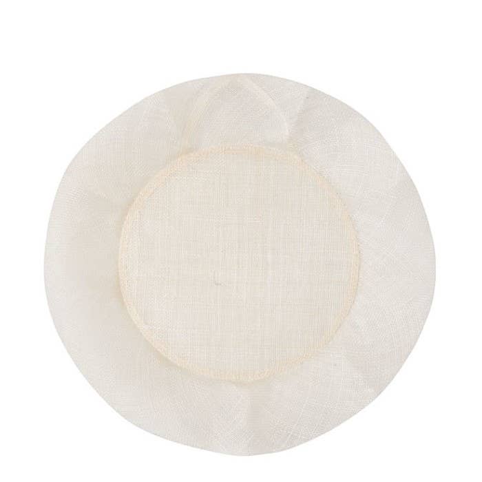 Lugar Americano Grande em Rede de Abacá Branca com Borda Franzida D35 cm por atacado de Fiorirà un giardino