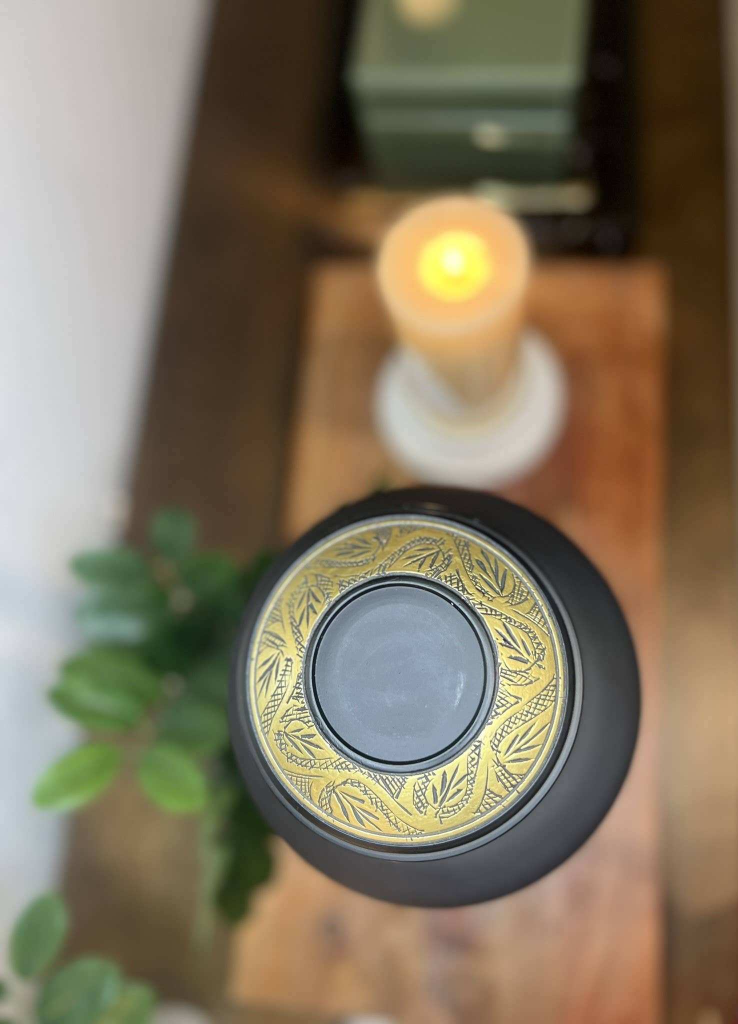 Plutus imports - Wholesale Urn - Leaves Metallic Finish Large Adult Cremation Urn6